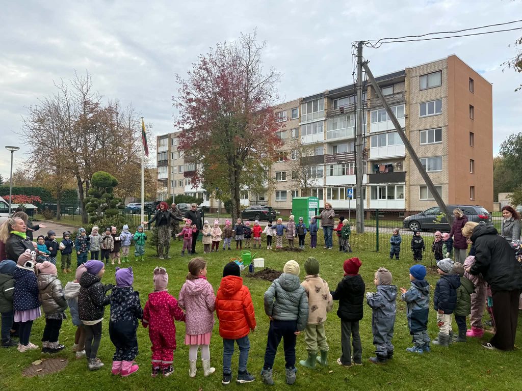 „ŽALIUOJANTI RĖKYVA“ – ATSAKOMYBĖ UŽ GAMTĄ PRASIDEDA NUO MAŽŲ DARBŲ
