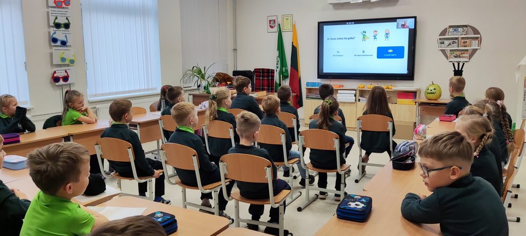 MOKOMĖS KONFLIKTUS SPRĘSTI KALBĖDAMIESI IR SUSITARDAMI