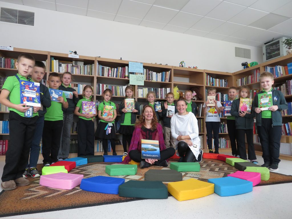 PROGIMNAZIJOS BIBLIOTEKOJE – DŽIUGUS VAIKIŠKAS ŠURMULYS